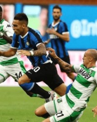  那不勒斯防线失误频出主场惨遭萨索洛逼平  