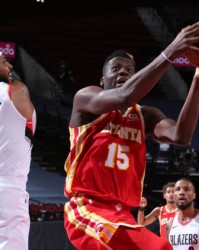  霍芬海姆锋线双星联手轰入四球  