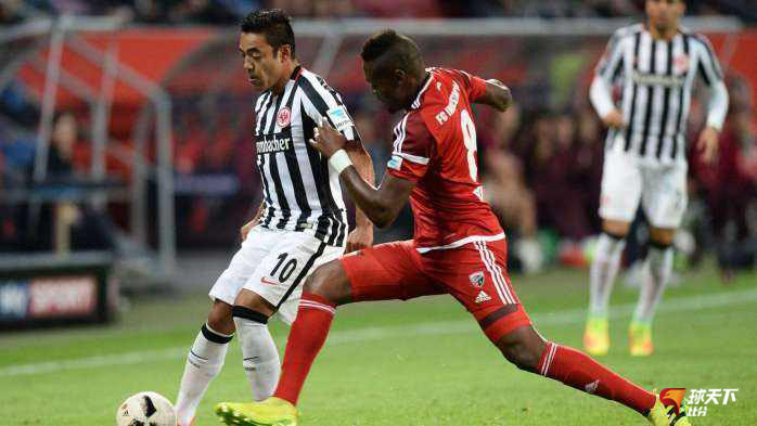  弗赖堡定位球配合精妙，战术角球造就制胜球  