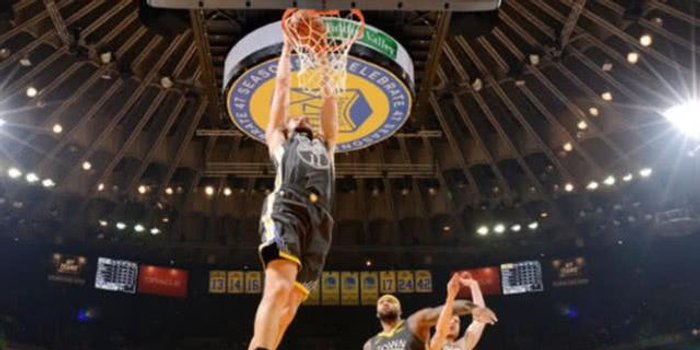  库里单场命中十二记三分勇士大胜国王稳居西部前三